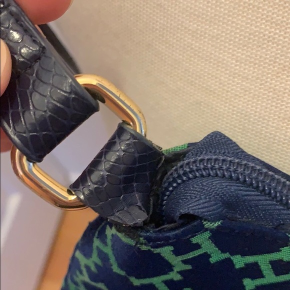 Tommy Hilfiger Crossbody Purse - Picture 4 of 12